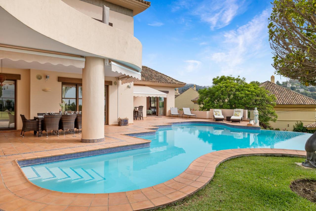 Luxury Villa Robledal By Mabiente - Views Of The Sea And The Golf Course ماربيا المظهر الخارجي الصورة